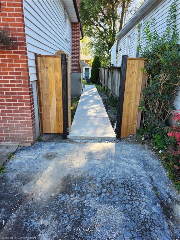 13 Cumming Street Property Photo 40