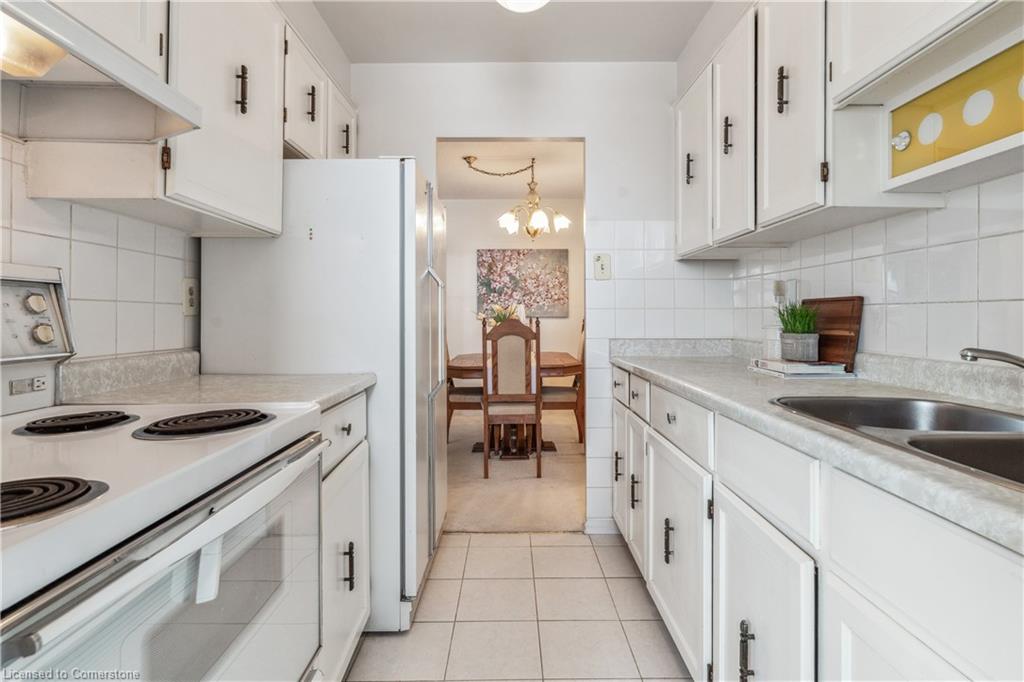 1605-966 Inverhouse Drive Property Photo 8