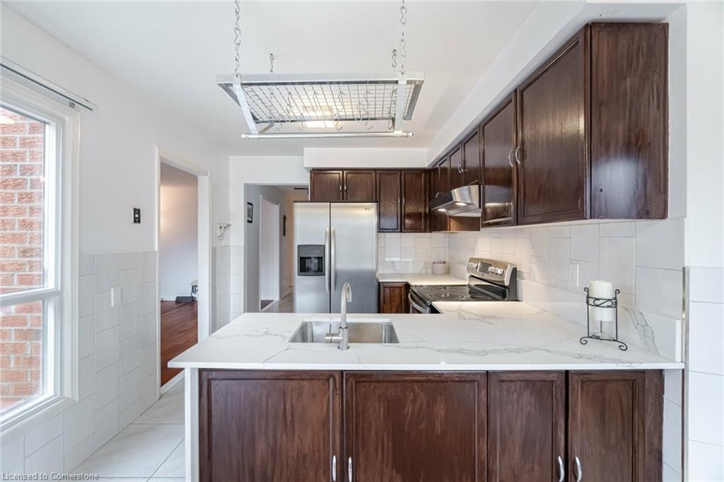 140 Lord Simcoe Drive Property Photo 14
