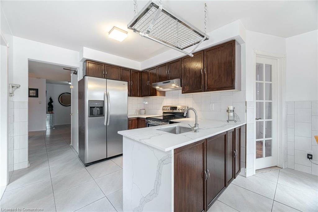 140 Lord Simcoe Drive Property Photo 15
