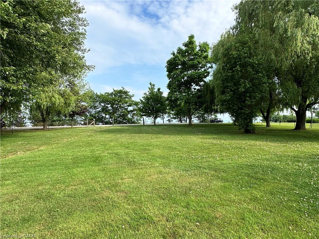 2823 Lakeshore Road Property Photo 2