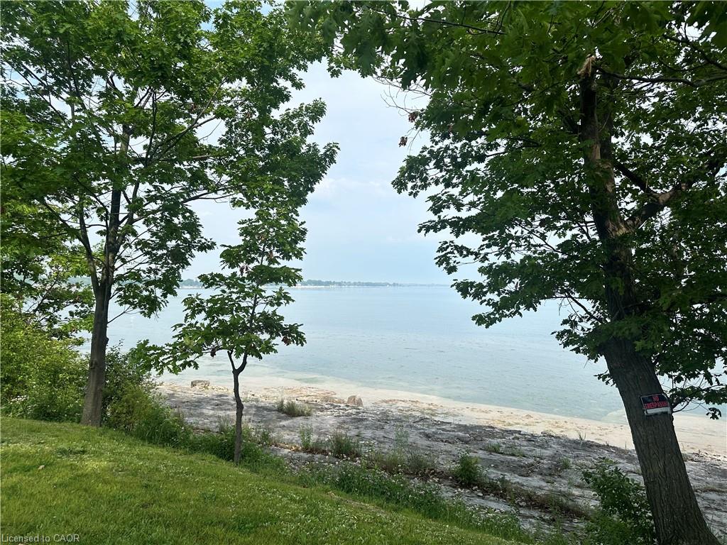 2823 Lakeshore Road Property Photo 4