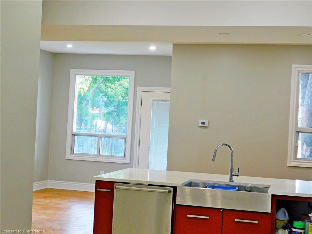 8 Harvey Street Property Photo 13