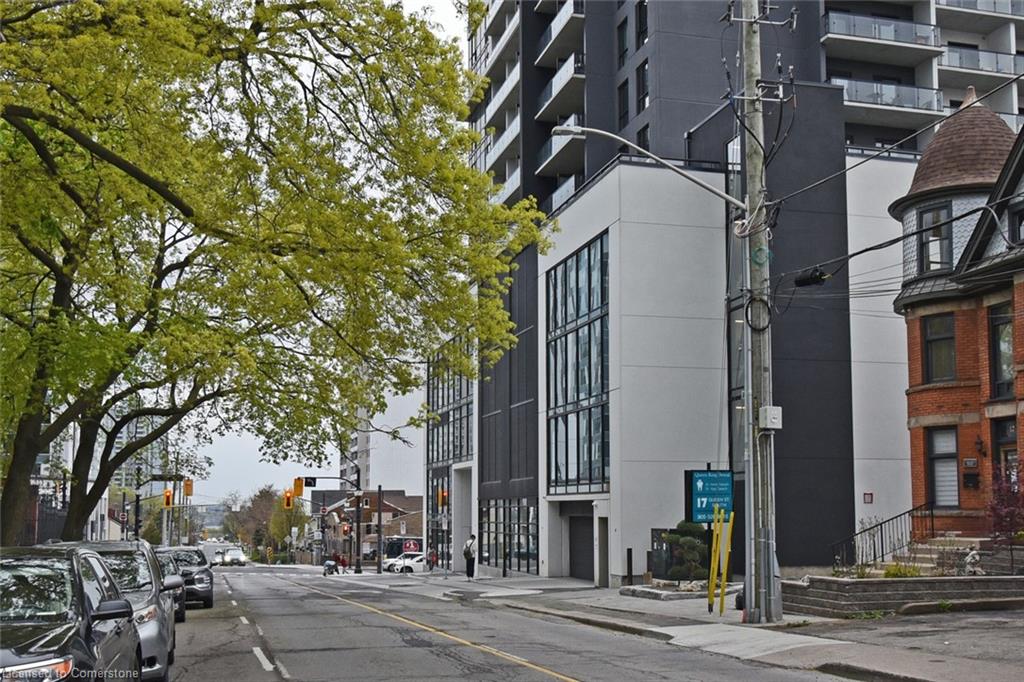 2112-15 Queen Street S Property Photo 40