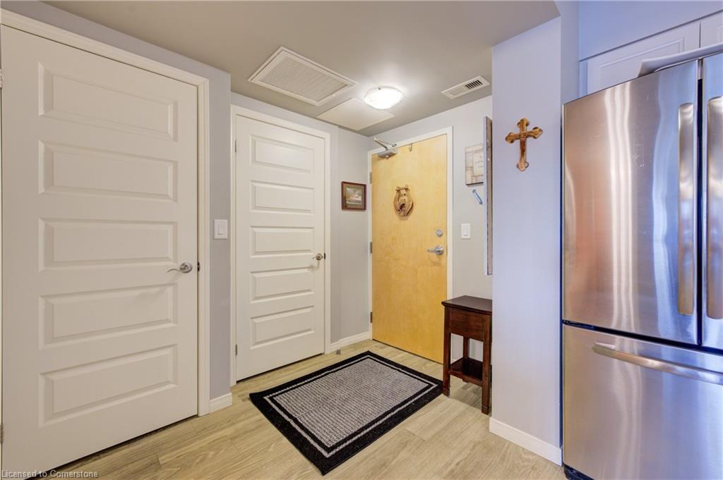 612-155 Water Street Property Photo 8