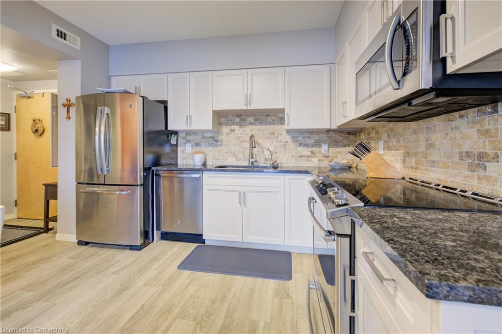 612-155 Water Street Property Photo 12
