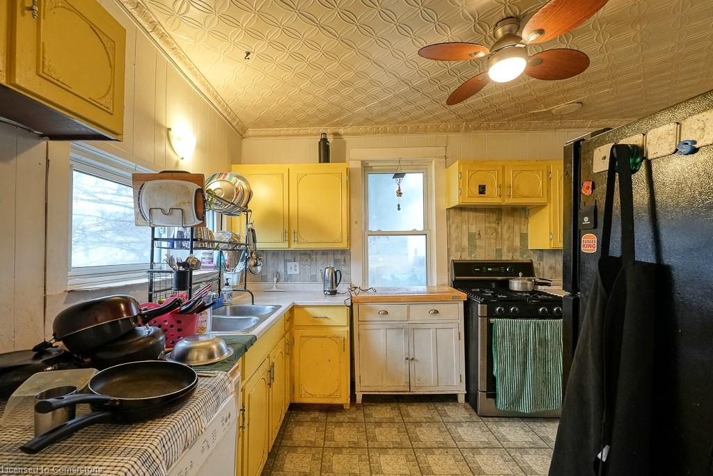 171 Owen Street Property Photo 10