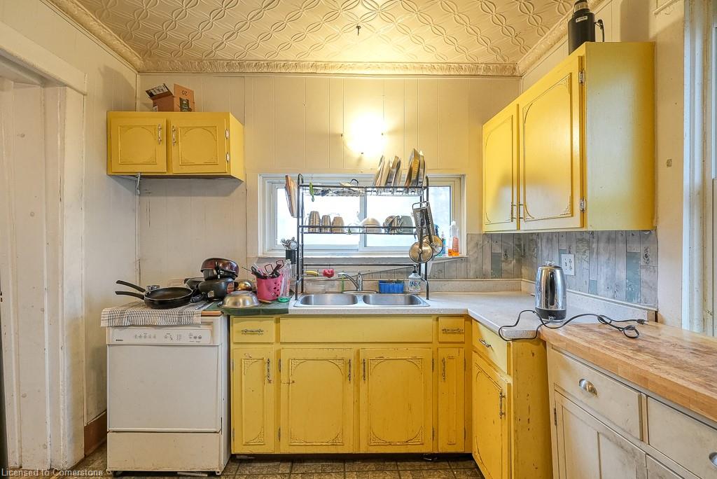 171 Owen Street Property Photo 12