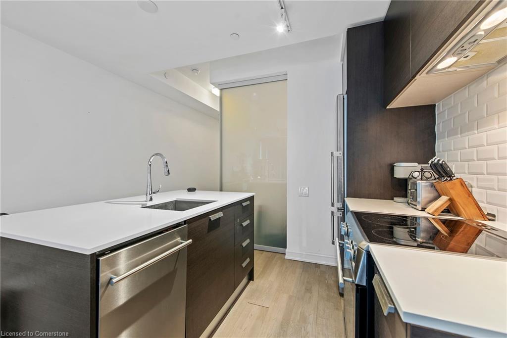 206-57 St Joseph Street Property Photo 15