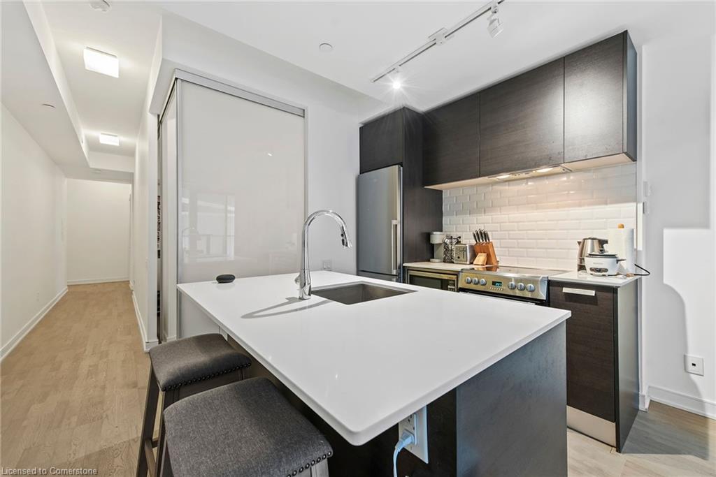 206-57 St Joseph Street Property Photo 17