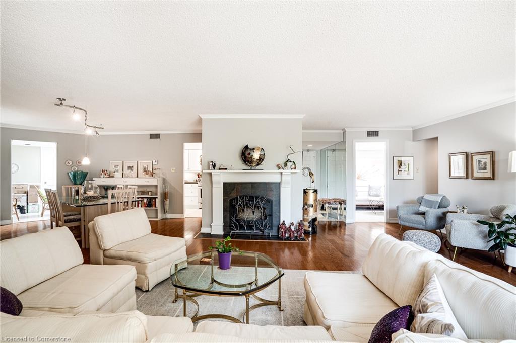 150 Wilson Street W Property Photo 8