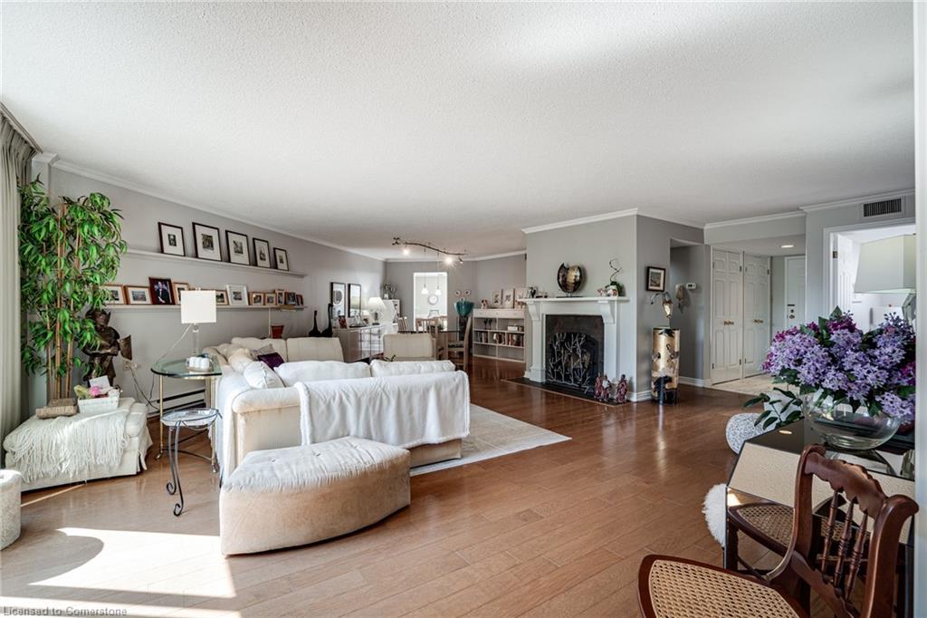 150 Wilson Street W Property Photo 11
