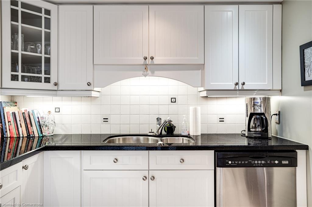 150 Wilson Street W Property Photo 16