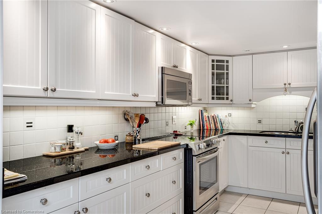 150 Wilson Street W Property Photo 17