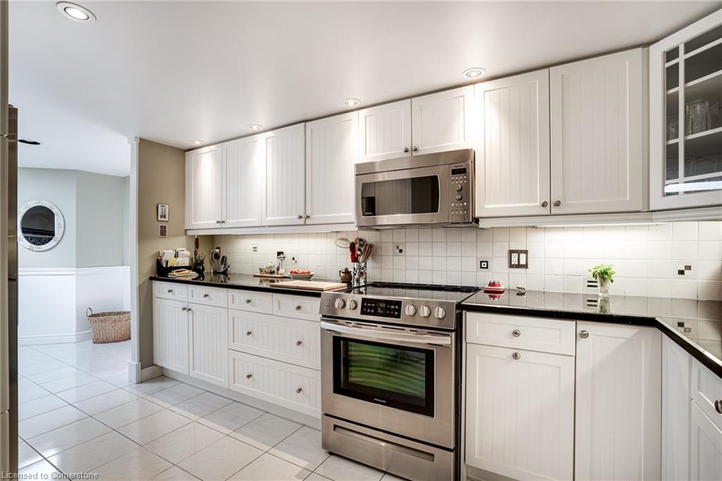 150 Wilson Street W Property Photo 18