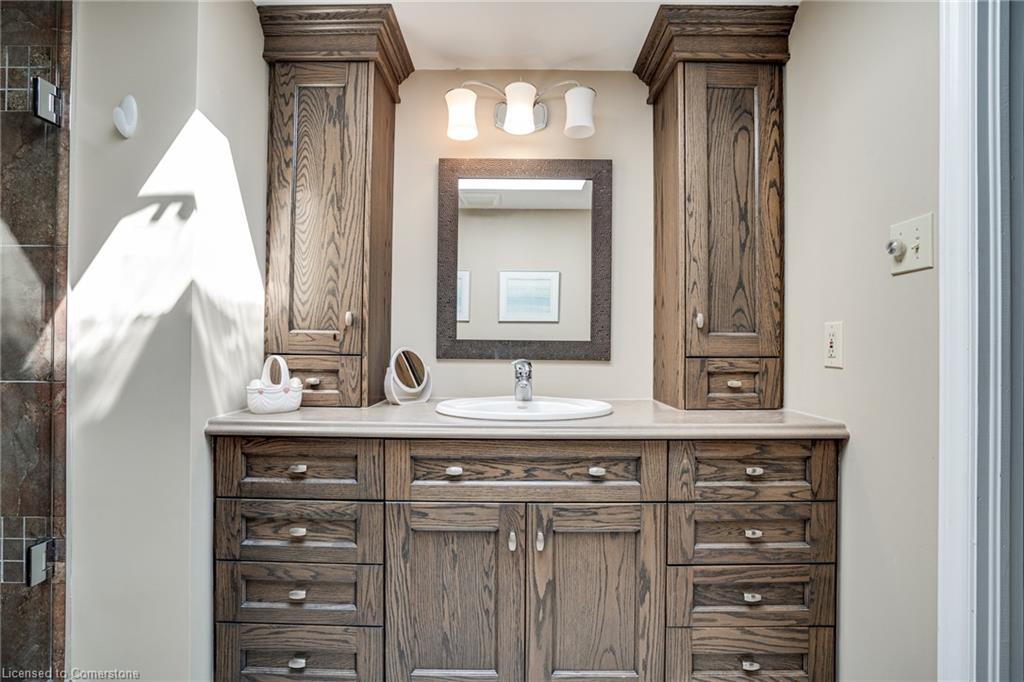 150 Wilson Street W Property Photo 28