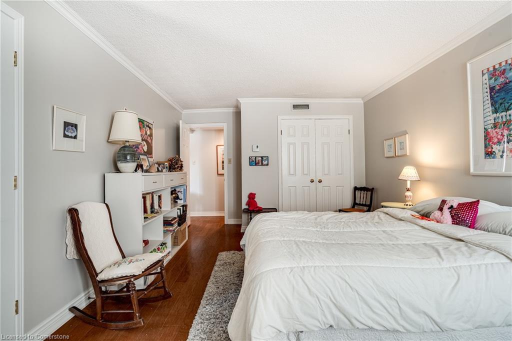 150 Wilson Street W Property Photo 31