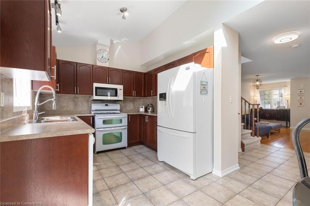35-24 Kenyon Crescent Property Photo 8