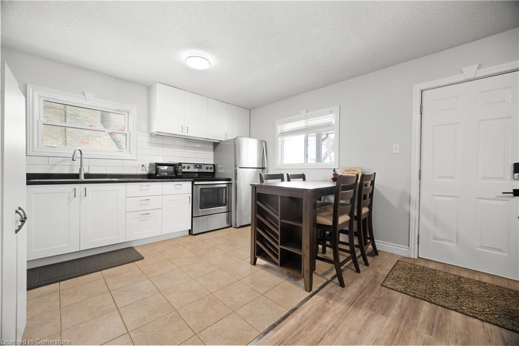 190 Rathowen Street Property Photo 10