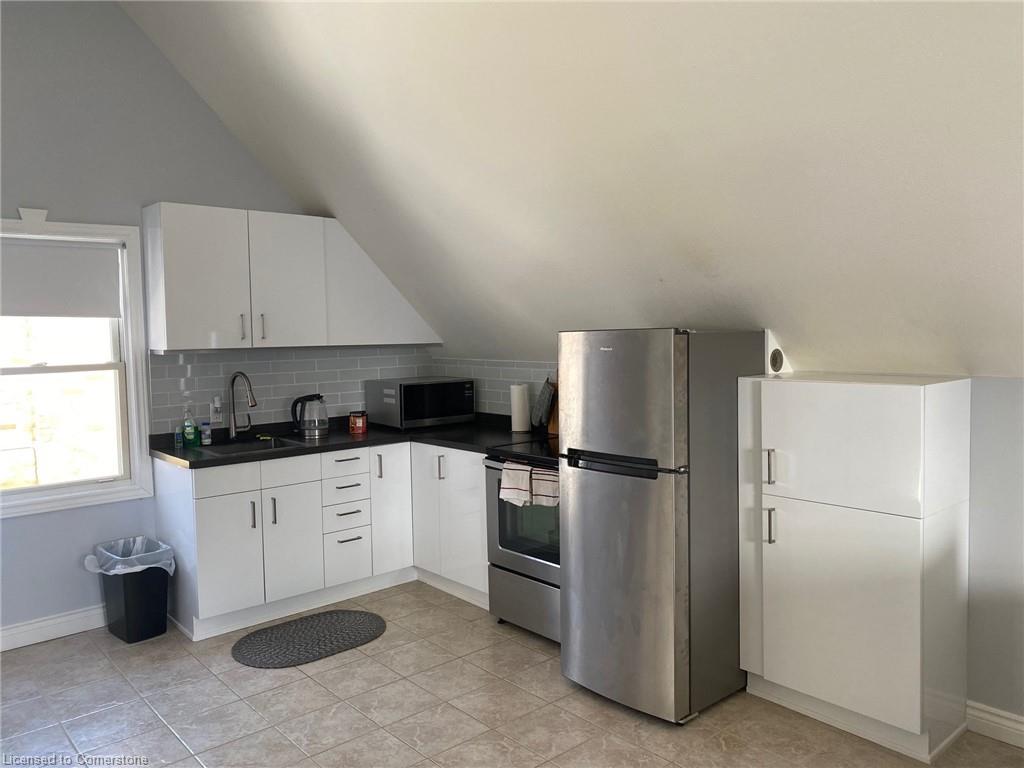 190 Rathowen Street Property Photo 16