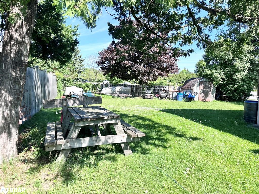 553 Simcoe Street Property Photo 4