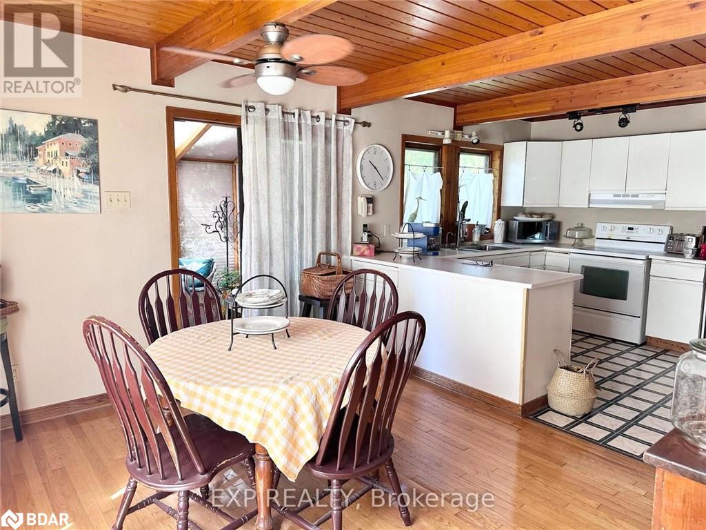 553 Simcoe Street Property Photo 7