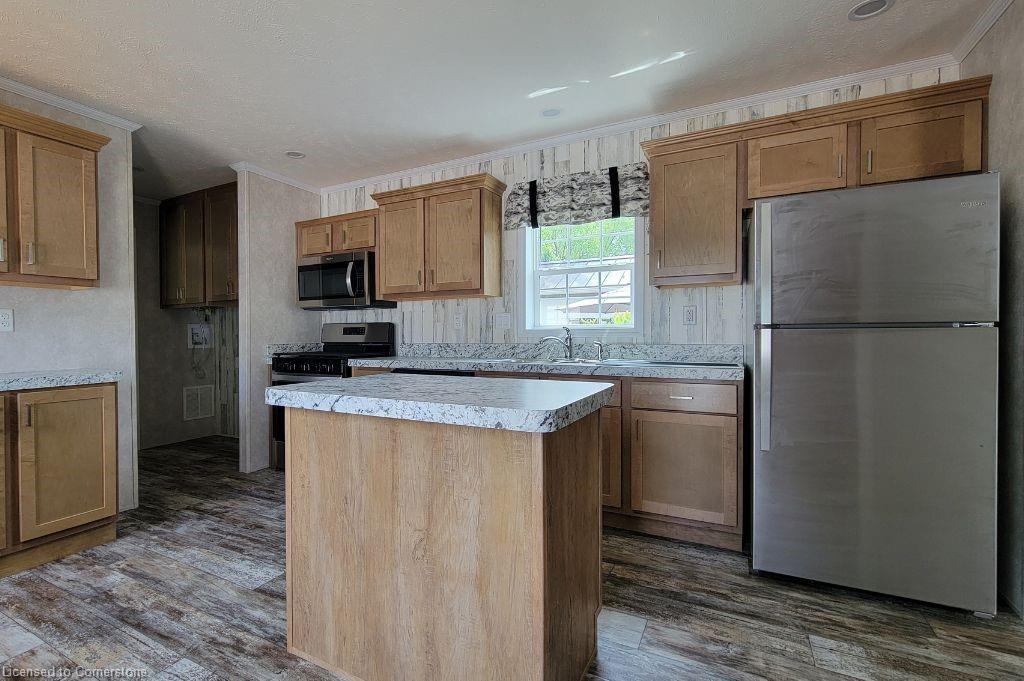 77 Park Lane Property Photo 6