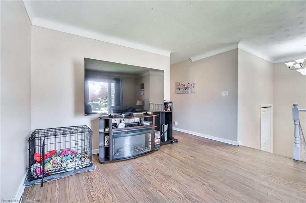 4553 Sussex Drive Property Photo 10