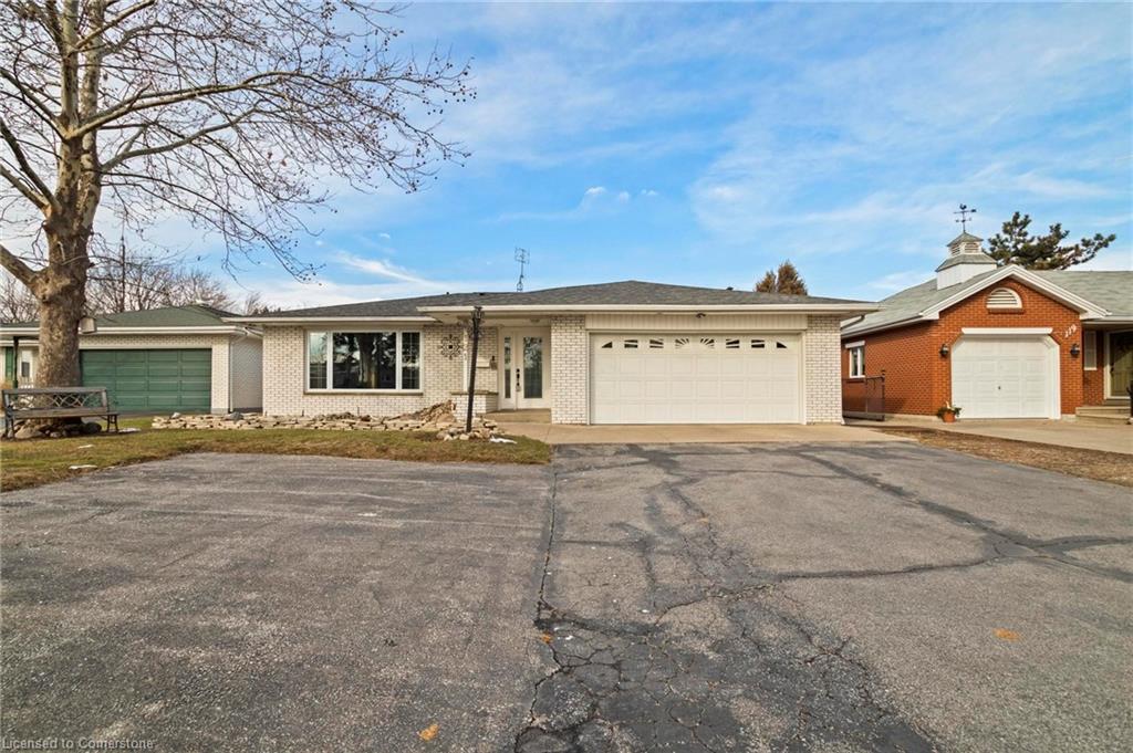 121 Oak Street W Property Photo 2