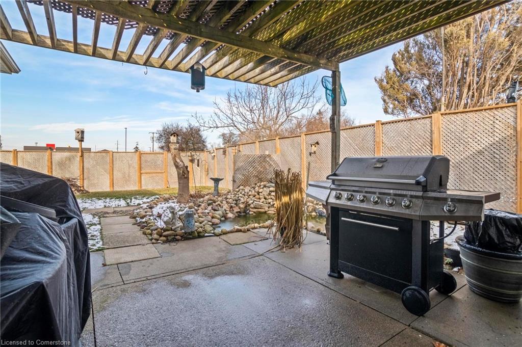 121 Oak Street W Property Photo 6