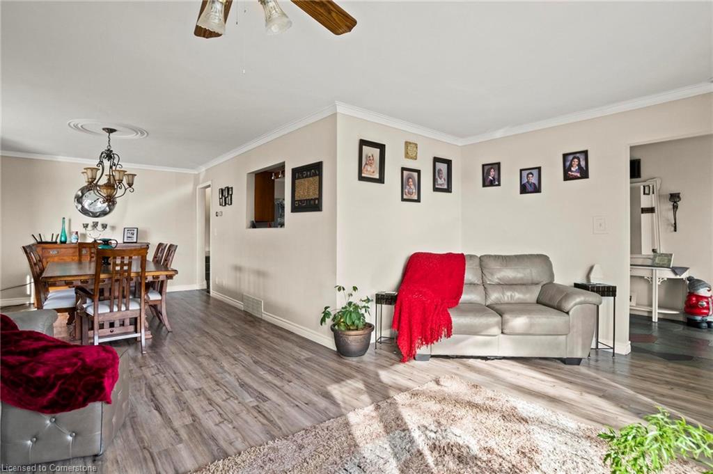 121 Oak Street W Property Photo 10