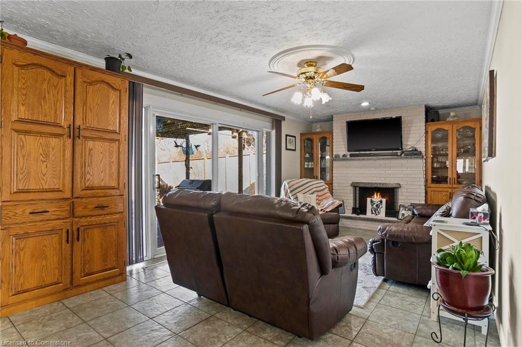 121 Oak Street W Property Photo 18