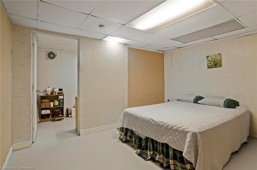 121 Oak Street W Property Photo 24