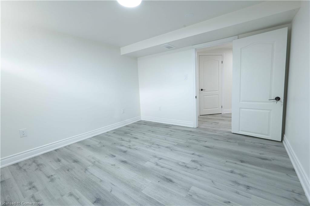 130 Clarence Street Property Photo 16
