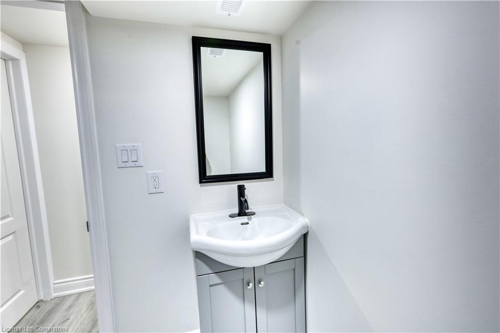 130 Clarence Street Property Photo 23