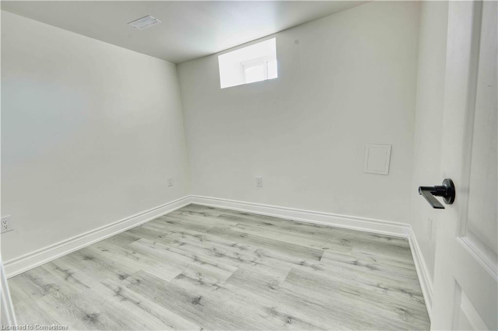 130 Clarence Street Property Photo 24