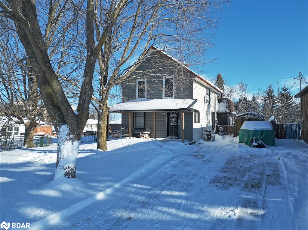 180 Angeline Street N Property Photo 1