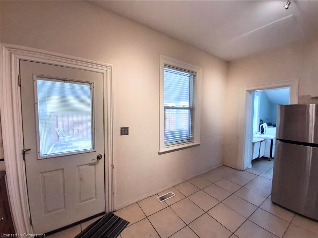 125 Charlotte Street Property Photo 18