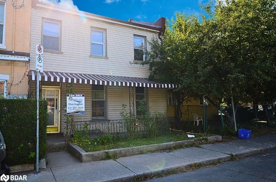 164 Macnab Street N Property Photo