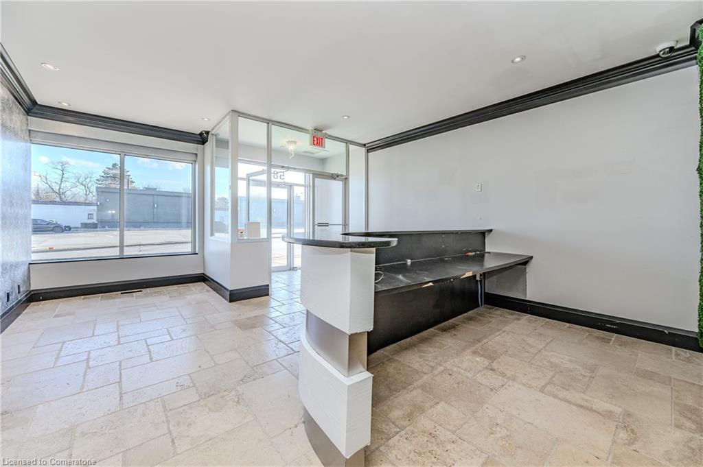 5851 Royal Manor Drive Property Photo 3