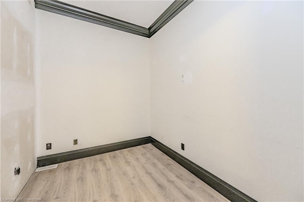 5851 Royal Manor Drive Property Photo 8