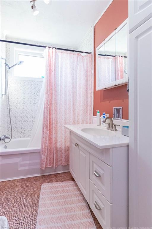 1028 Main Street W Property Photo 11