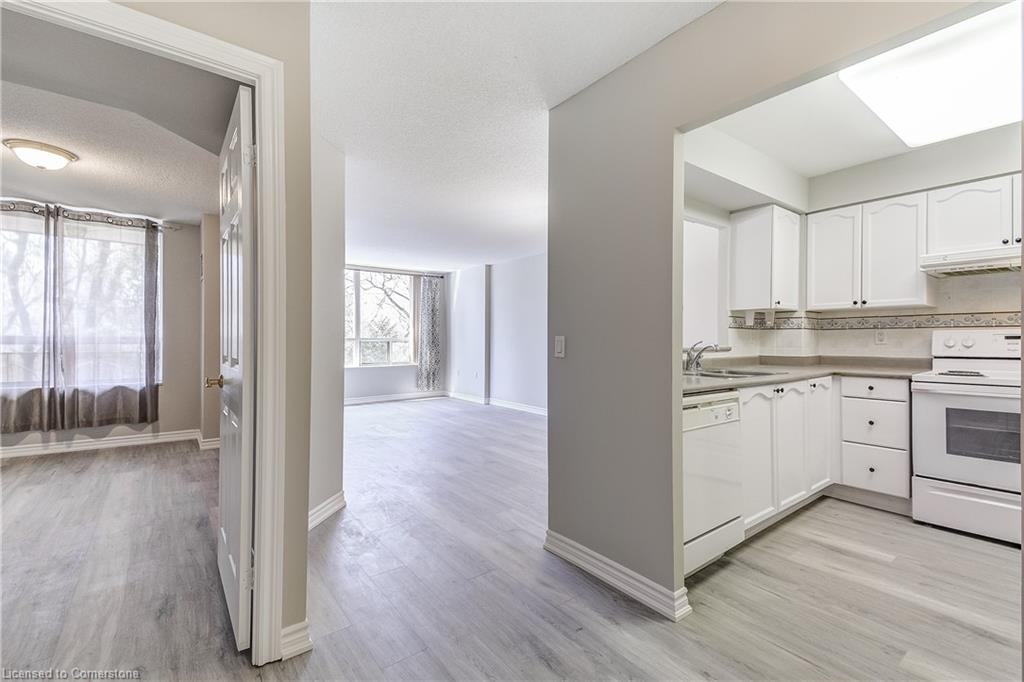 1208-100 Burloak Drive Property Photo 11