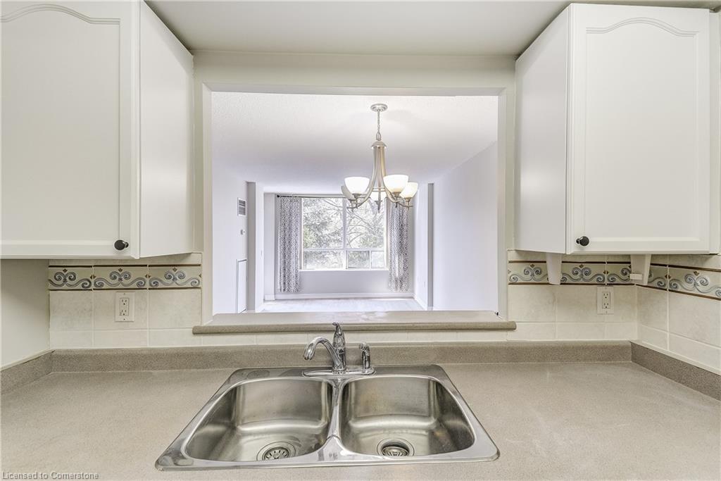 1208-100 Burloak Drive Property Photo 17