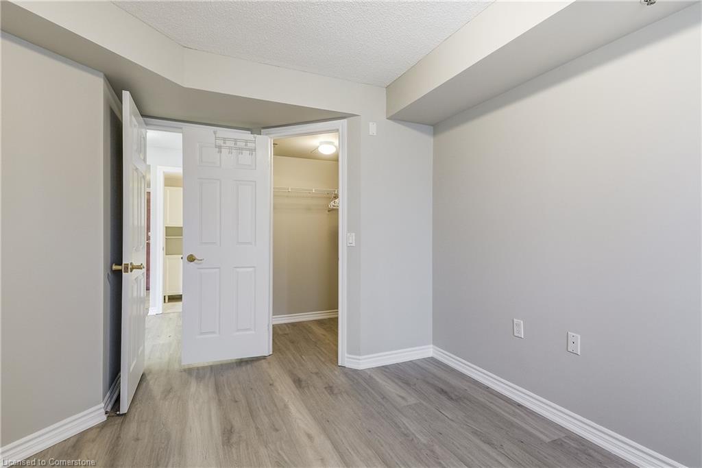 1208-100 Burloak Drive Property Photo 32