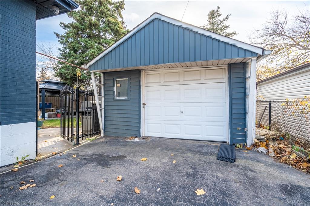 908 Fennell Avenue E Property Photo 3