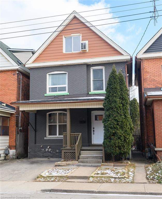 30 Fairleigh Avenue N Property Photo 2