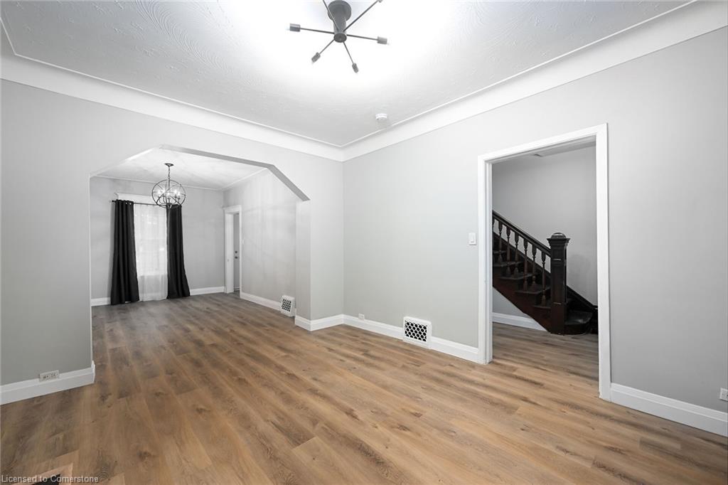 30 Fairleigh Avenue N Property Photo 6