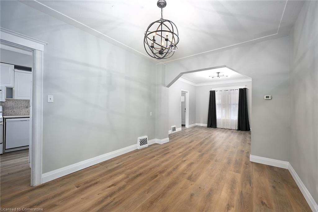 30 Fairleigh Avenue N Property Photo 7