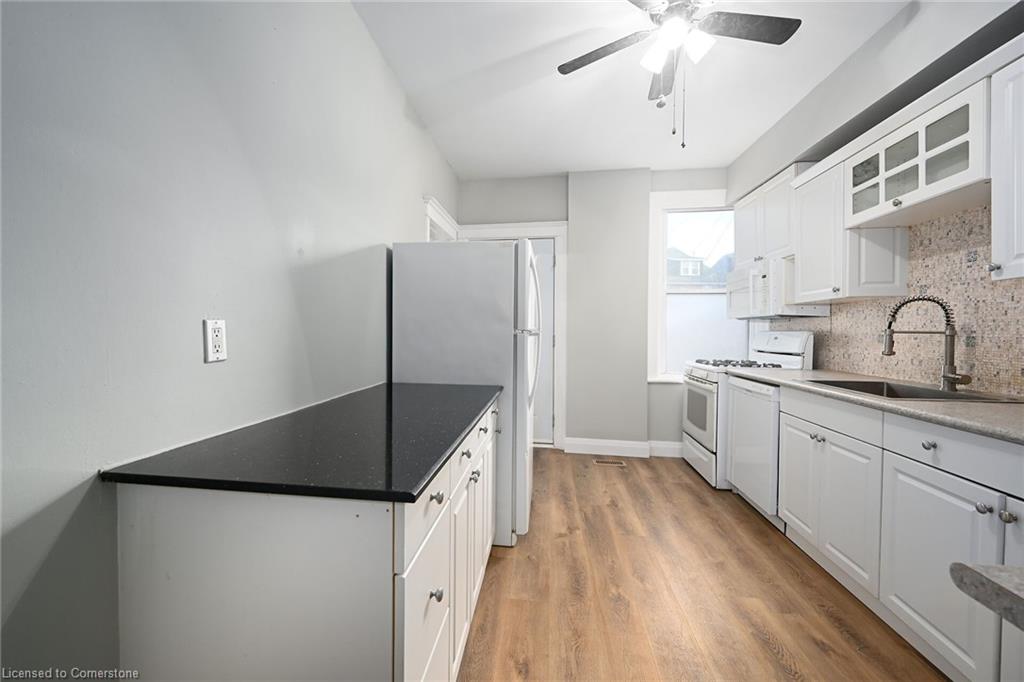 30 Fairleigh Avenue N Property Photo 8